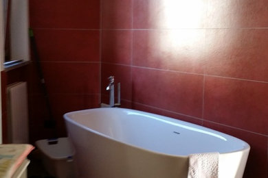 Immagine di una stanza da bagno di medie dimensioni