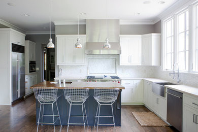 Kitchen - contemporary kitchen idea in Nashville