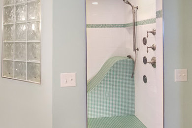 Example of a classic bathroom design in Minneapolis