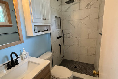 Bathroom - bathroom idea in Detroit