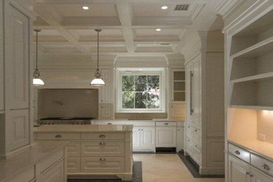 Elegant kitchen photo in New York