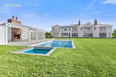 Elegant pool photo in New York