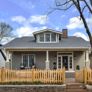 Grünes, Graues Klassisches Einfamilienhaus in Nashville