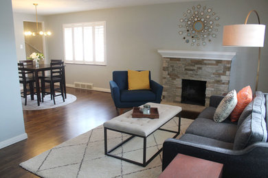 Inspiration for a mid-century modern home design remodel in St Louis