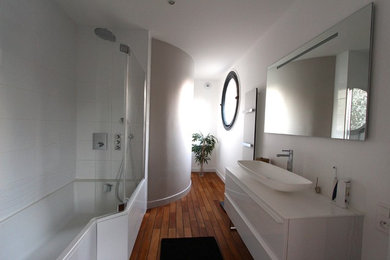 Exemple d'une salle de bain tendance.
