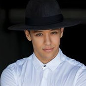 Kyle Hanagami's photo