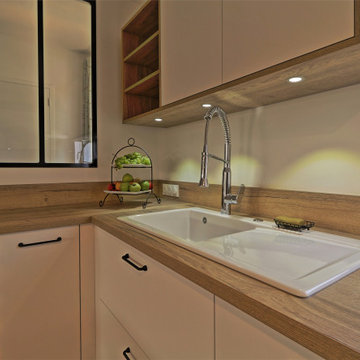 Rénovation cuisine blanche et bois esprit campagne chic