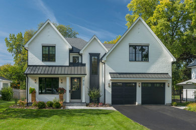 Minimalist home design photo in Chicago