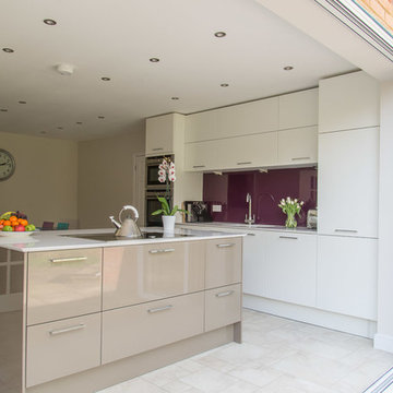 High gloss white and high gloss beige grey