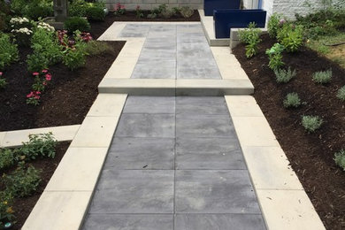 Design ideas for a contemporary landscaping in Cleveland.