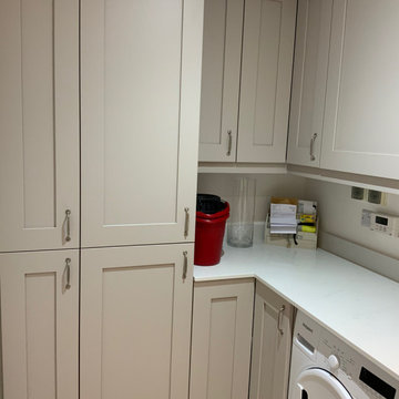 Neutral shaker utility room