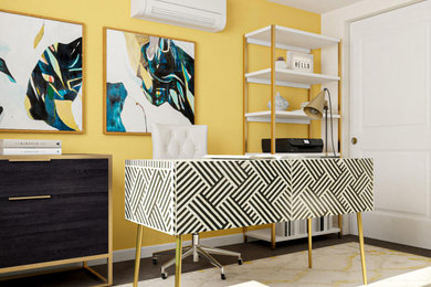 Diseño de estudio minimalista de tamaño medio con paredes amarillas, suelo de madera oscura y escritorio independiente