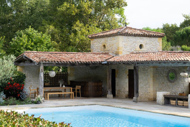Inspiration for a farmhouse pool remodel in Bordeaux