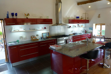 Photo of a farmhouse kitchen in Nantes.