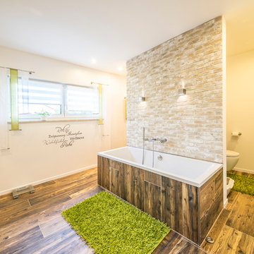Badezimmer in Holzoptik