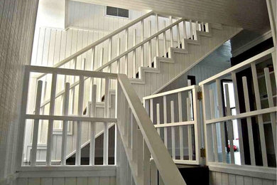 Example of an eclectic staircase design in Los Angeles