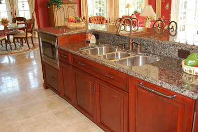 Kitchen photo in Cincinnati