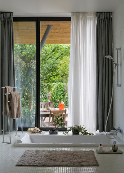 Современный Ванная комната by Septet Cécile