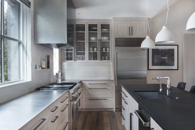 Kitchen - cottage kitchen idea in Boise