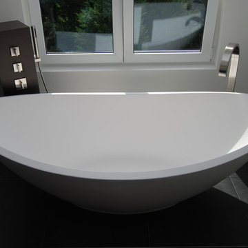 Bad mit freistehender Wanne