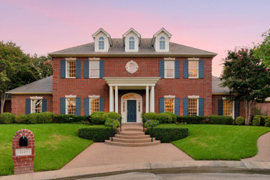 Trendy exterior home photo in Dallas