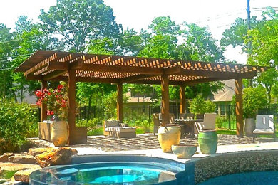 Example of a classic patio design in Houston