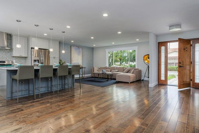 Example of a trendy living room design in San Francisco