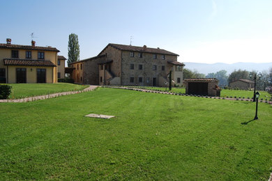 Ispirazione per la facciata di una casa mediterranea