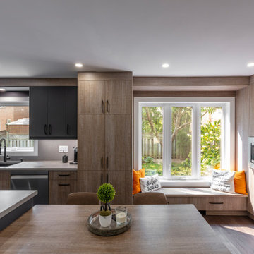 Contemporary two tone Kitchen Wood and Matte Black Acryl