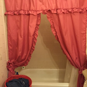 H- Masterbathroom: BEFORE
