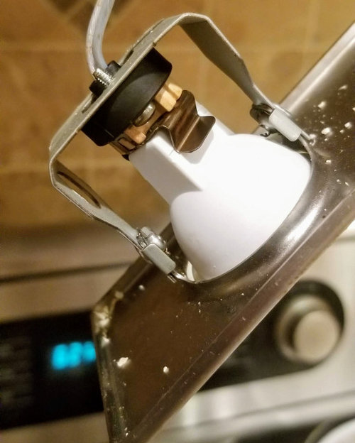 How to deal with these kitchen hood lights (Faber Perl30SS)?