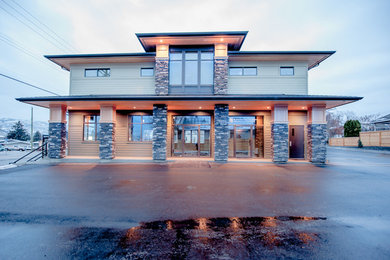 Example of an arts and crafts home design design in Vancouver