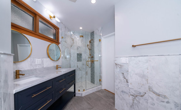 コンテンポラリー 浴室 by American Home Improvement Inc.