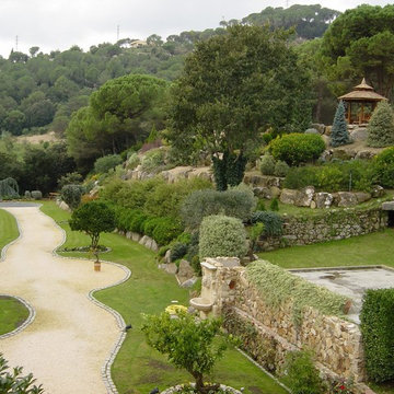 Jardín de estilo clásico de gran extensión en el Maresme
