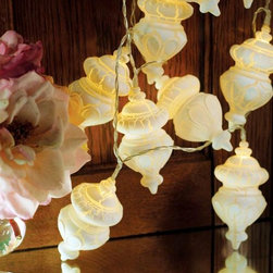 Queen Anne Vintage Light Garland - Novelty Lighting
