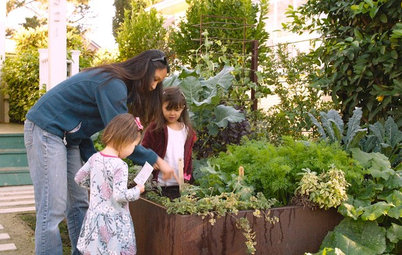 Houzz TV: Visit a Tiny California Garden With Lots to Taste