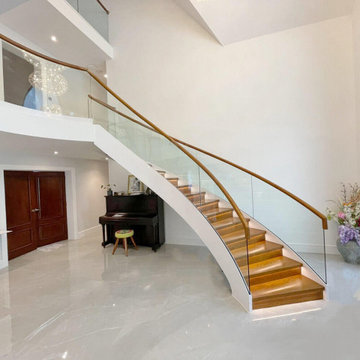 Grand Entrance Curved Staircase