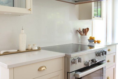 Kitchen photo in Vancouver