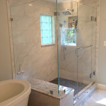 Corner shower w/ glass block window