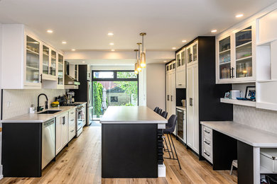 This is an example of a contemporary kitchen in Toronto.