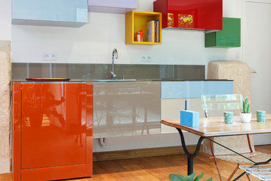 Réalisation d'une cuisine design.