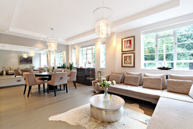 This is an example of a mid-sized contemporary living room in London.