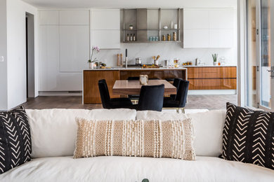 Example of a minimalist kitchen design in New York