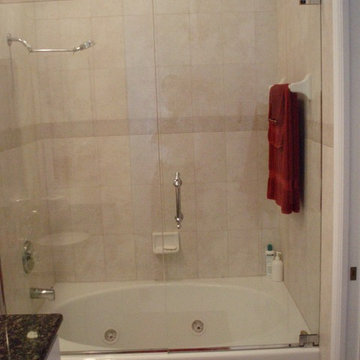 Pivot Door and Fixed Inline Panel
