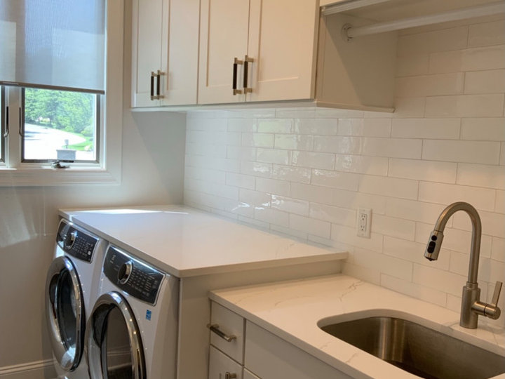 Laundry Room - Transitional Laundry Room
