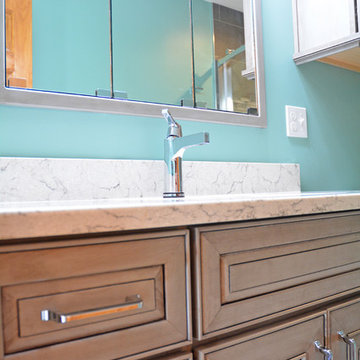 Warm Traditional Bath Design - Webberville, MI