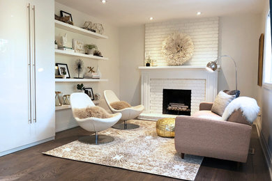 Minimalist living room photo in Toronto