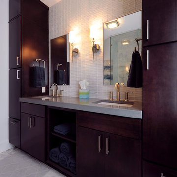 Emerald Isle Vacation Home - Guest Bathroom