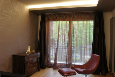This is an example of an eclectic living room in Bologna.