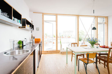 Inspiration for a modern kitchen in Cologne.